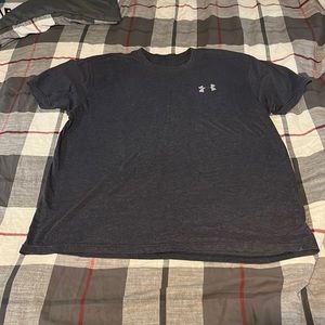 Navy under armor T-shirt